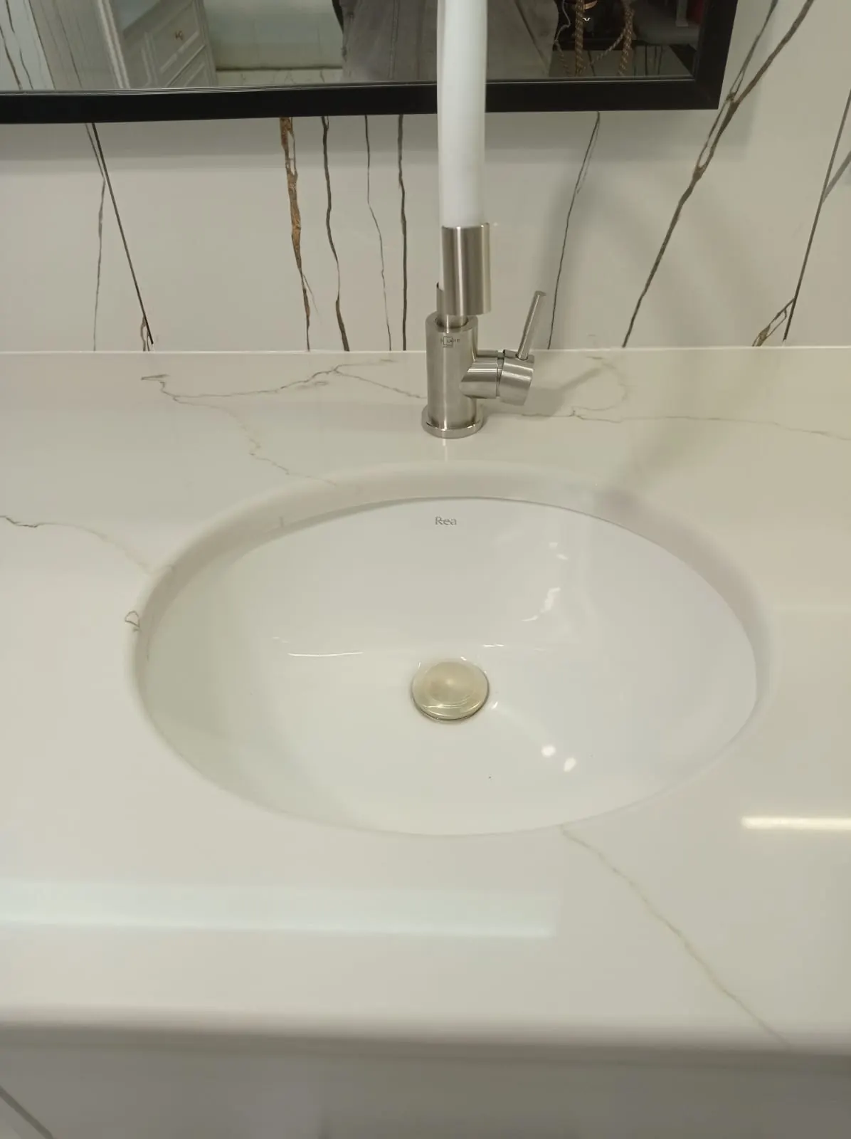 Lavabo encastrado en mármol